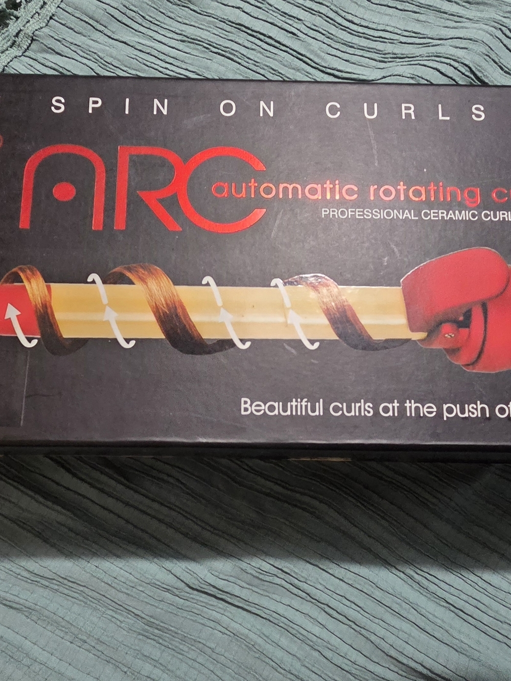 ARC Automatic Rotating Curler - Red and Gold